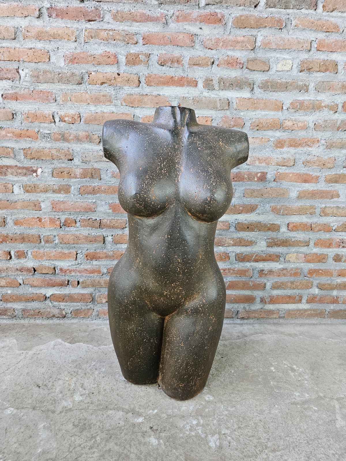 Beeld Vrouwentorso 90cm - Eliassen.nl
